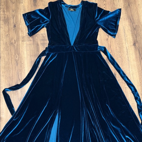 L&B Teal Spandex Blend Fabric - Picture 1 of 6